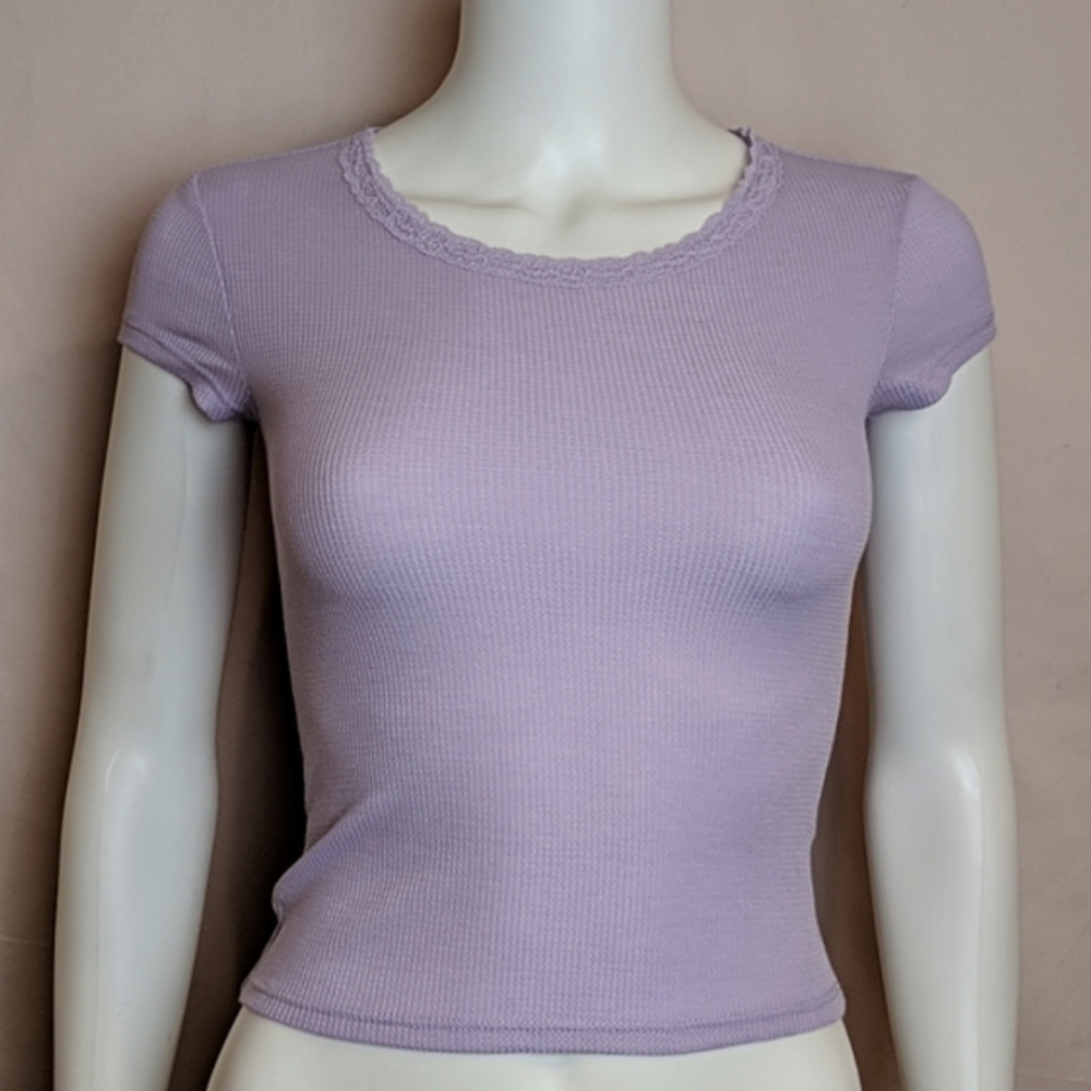 Rue21 Light Purple Short Sleeve Lace Trim Scoop Neck Ribbed Crop Top